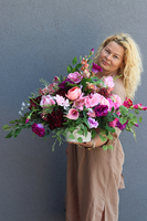 Settia, bogata kompozycja kwiatowa nagrobna, wym.56x78cm