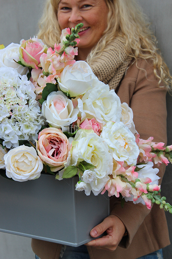 Joanna ogromna piękna kompozycja kwiatowa 80x48x45cm