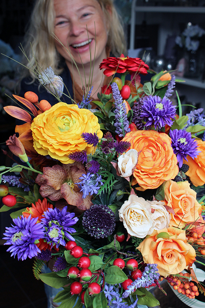 Jesień kompozycja kwiatowa / bukiet w koszu, wym.75x50cm 