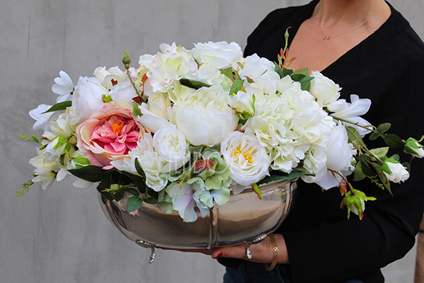 Elegance kompozycja kwiatowa w cynowanym ekskluzywnym naczyniu wys. 30cm, śr. 50cm
