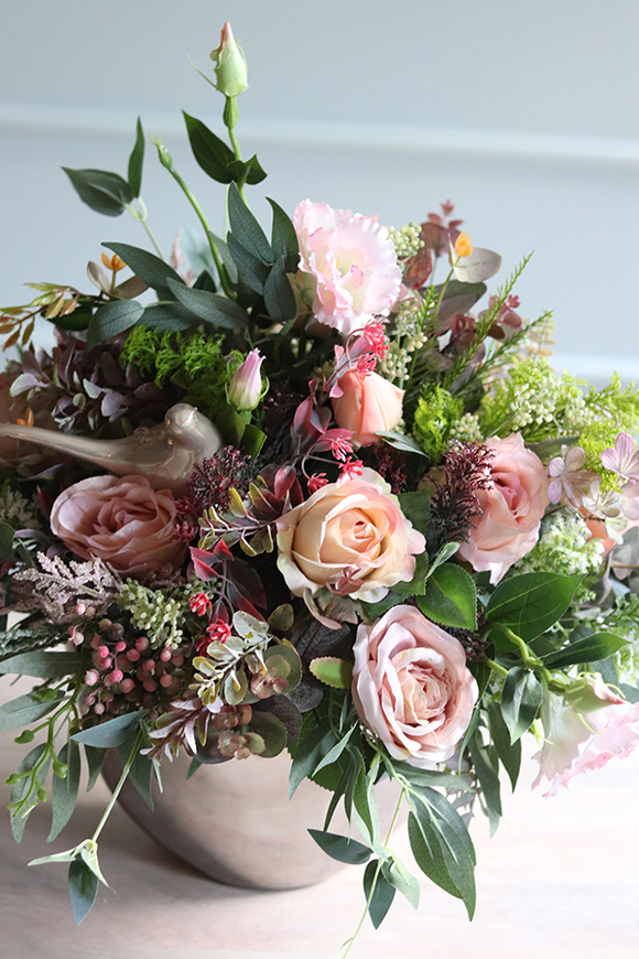 Figaro Cinderella,efektowna kompozycja kwiatowa w lustrzanym wazonie, wys.48cm 