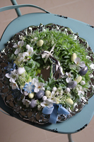 stroik wielkanocny na talerzu z gąską, Blue Relisse, śr.33cm