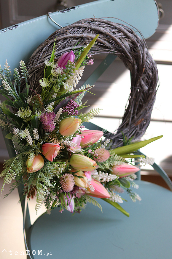 dekoracyjny wianek z tulipanami i lawendą, Rowena, rozp.46cm