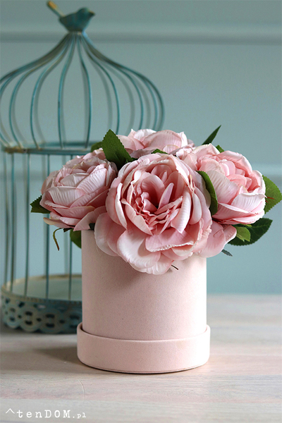 uroczy welurowy flowerbox z piwoniami, Severna Pink, wys.22cm