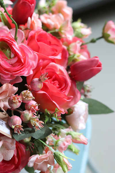 Dianna, romantyczny flowerbox / kompozycja w białym pudełku, wys.43cm