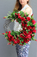 Red Flowers 2, wianek dekoracyjny z czerwonymi kwiatami, śr.40cm