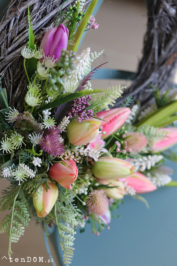 dekoracyjny wianek z tulipanami i lawendą, Rowena, rozp.46cm