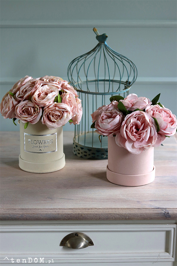 uroczy welurowy flowerbox z piwoniami, Severna Pink, wys.22cm