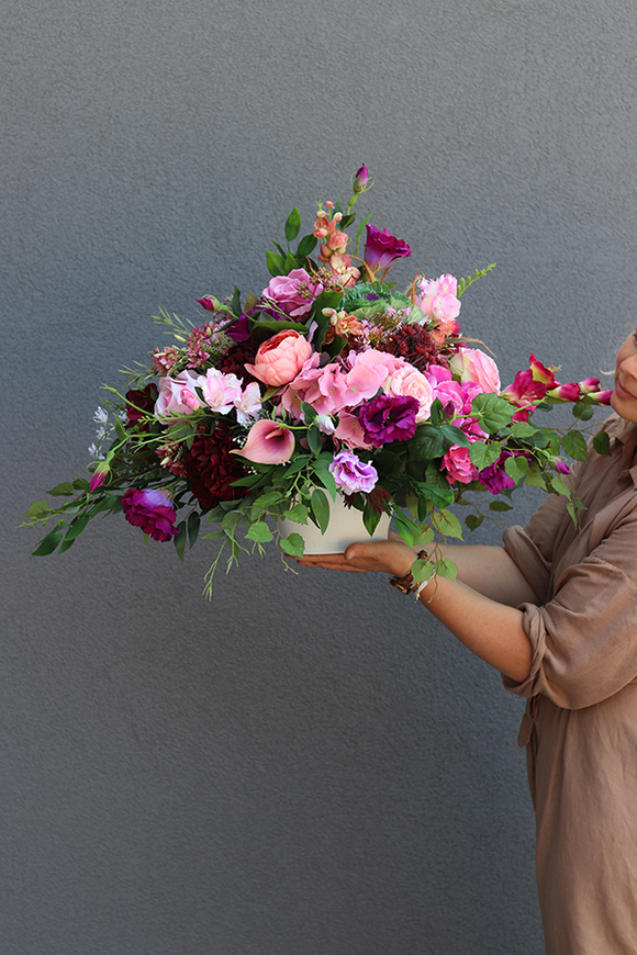 Settia, bogata kompozycja kwiatowa nagrobna, wym.56x78cm