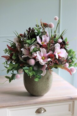 Adelita Borgio, efektowna kompozycja kwiatowa w wazonie, wys.50cm