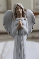 figurka ceramiczna, Uroczy Anioł, biały, wys.25cm