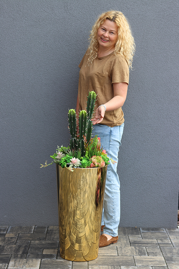 Borneo Golderia, sukulenty z kaktusem w złotej donicy, wys.110cm