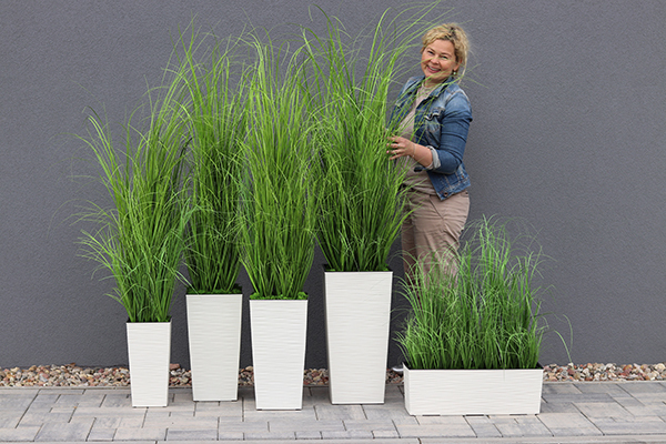 Merino Krem, sztuczna trawa w plastikowej dłutowanej donicy, wys.150cm