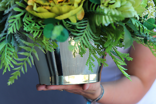 Janina Green&Gold, kompozycja z zielonych kwiatów, wym.42x55cm