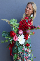 Adriana, elegancki bukiet/dekoracja nagrobna w nasyconych barwach, wym.70x46cm