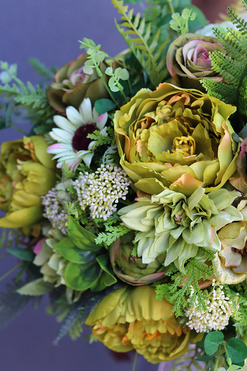 Janina Green&Gold, kompozycja z zielonych kwiatów, wym.42x55cm