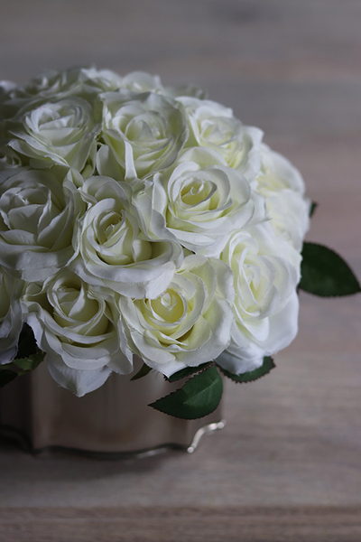 Montreal 2, elegancka kompozycja z róż w srebrnym naczyniu, wys.18cm