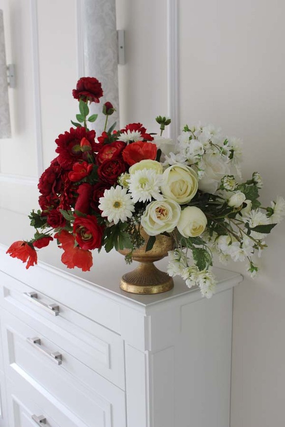 Danielle kompozycja w złotym metalowym pucharze, wys.46cm