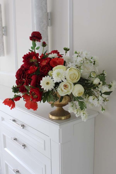 Danielle kompozycja w złotym metalowym pucharze, wys.46cm