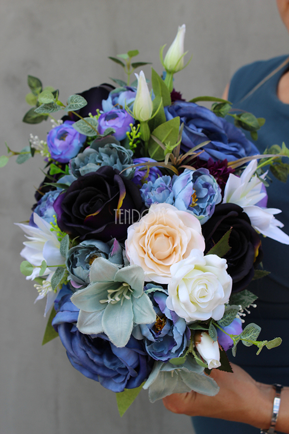 Navy Blue kompozycja kwiatowa / bukiet wys.20cm, szer.35cm