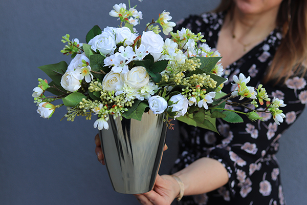 bogata kompozycja kwiatowa Norwegia, wys.33cm