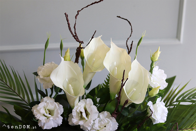 Karlitto, dekoracja nagrobna z kallą i eustomą, wym.56x86cm 