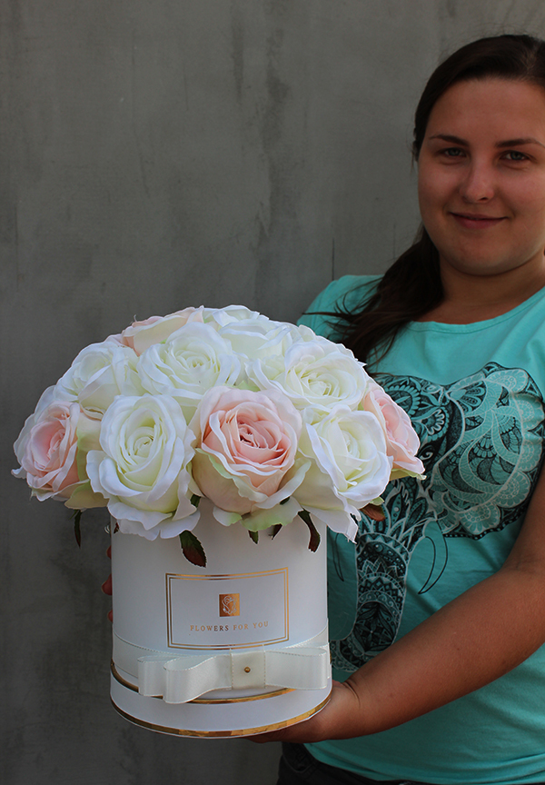 Roxy, ekskluzywny flowerbox, kompozycja kwiatowa, wys.28cm