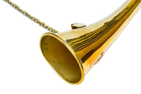 sygnałówka mosiężna z łańcuszkiem 15cm