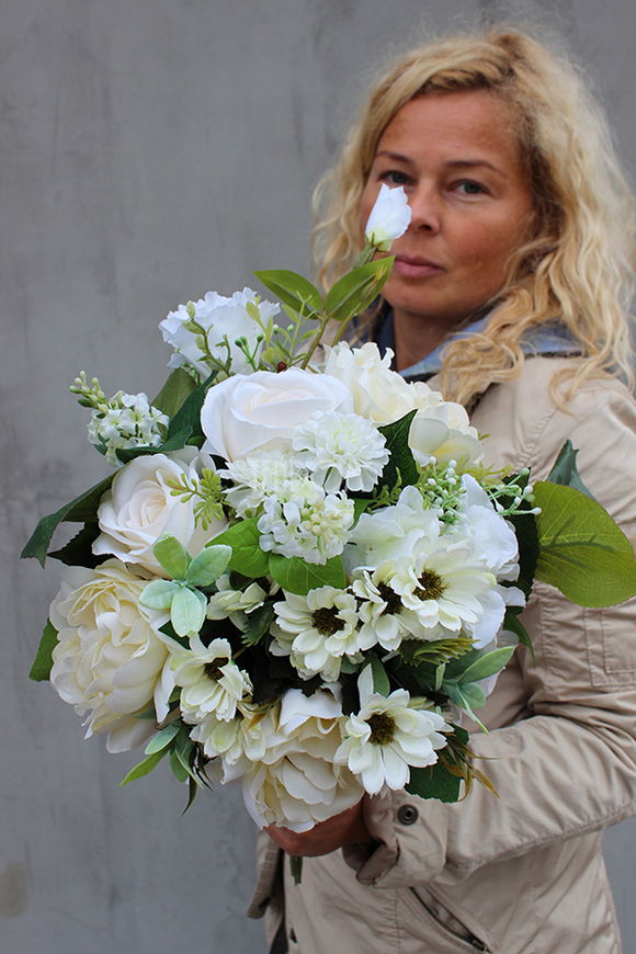 bukiet kwiatów białe Anioły, wys.38cm,śr.25cm