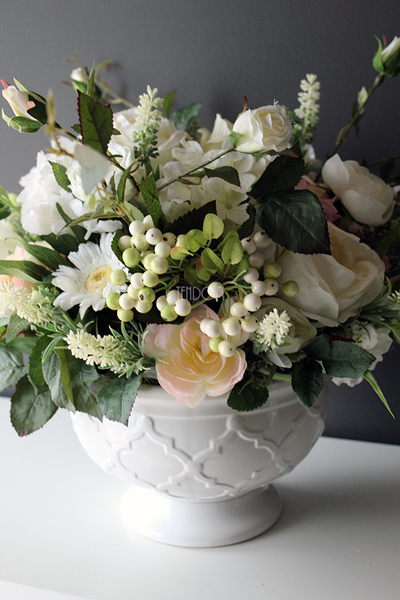 cudowna biała kompozycja kwiatowa / bukiet Edala, wys.37cm