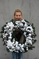 Święta w tenDOM dekoracyjny biało-czarny wianek / stroik, śr.52cm