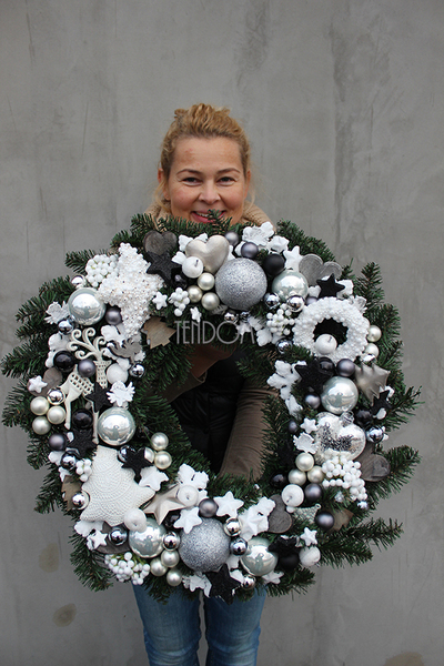 Święta w tenDOM dekoracyjny biało-czarny wianek / stroik, śr.52cm