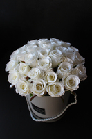 kompozycja kwiatowa / bukiet Flowerbox szarość & biel, wys.23cm