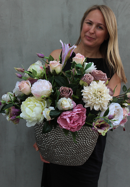 Lilia Exclusive kompozycja kwiatowa / bukiet, wys.56x60x40cm