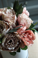 kompozycja kwiatowa / bukiet Flowerbox Pudrova Peonia, wys.35cm