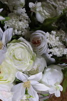 Balinna, niezwykle gęsty welurowy flowerbox z białymi kwiatami, wys.50cm