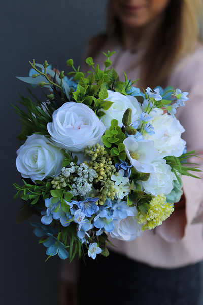 Tenna, szary welurowy flowerbox z kwiatową dekoracją, wys.18cm