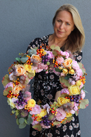 Colenissa, barwny wianek z dmuchawcami i jagodami, śr.54cm 