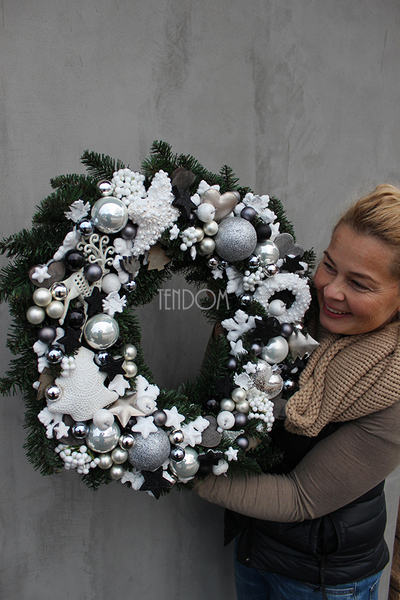 Święta w tenDOM dekoracyjny biało-czarny wianek / stroik, śr.52cm