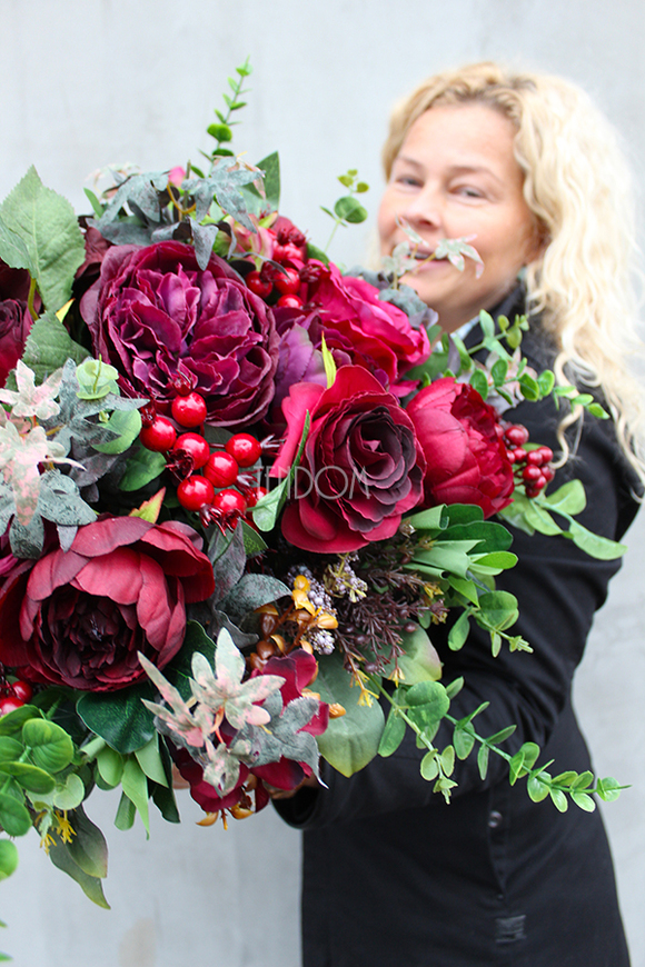 Janina Bordo kompozycja kwiatowa nagrobna wys.35cm, śr.48cm 