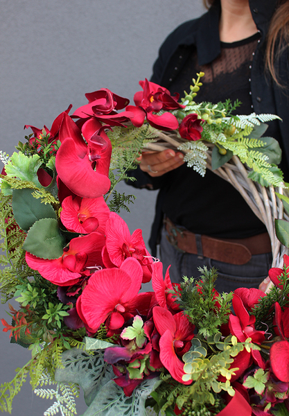 elegancki wianek z czerwonymi storczykami, Orchid Red, śr. 45cm