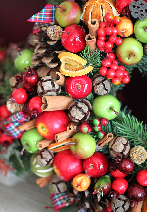 bardzo bogaty wianek świąteczny Sadova, śr.45cm 