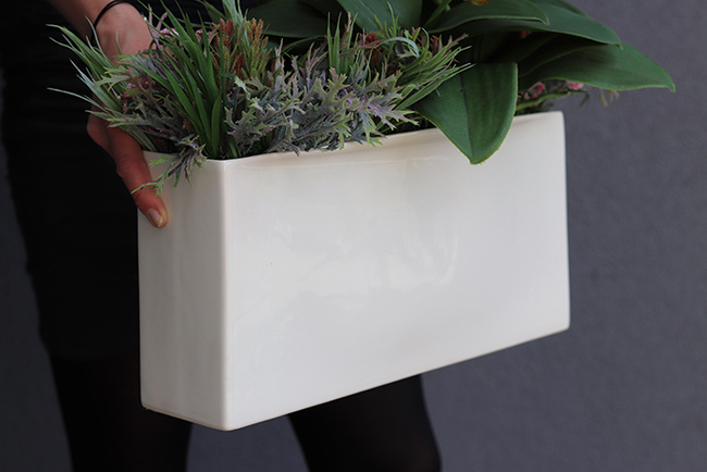 jasnoróżowy sztuczny storczyk w długiej, wąskiej donicy, Miranda, wys.78cm