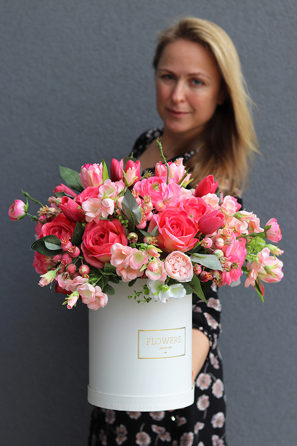 Dianna, romantyczny flowerbox / kompozycja w białym pudełku, wys.43cm