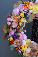 Colenissa, barwny wianek z dmuchawcami i jagodami, śr.54cm 