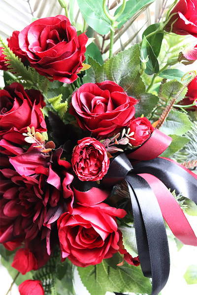 Reddito, bukiet nagrobny z czerwonymi kwiatami, wys.54cm