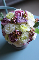 Geliao, szary welurowy flowerbox z kwiatową dekoracją, wys.25cm