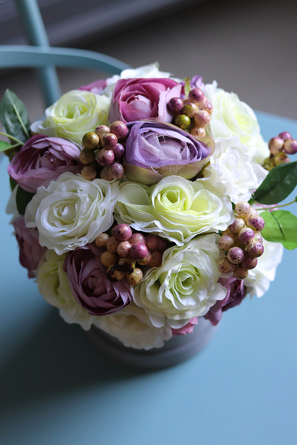 Geliao, szary welurowy flowerbox z kwiatową dekoracją, wys.25cm