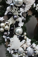 Święta w tenDOM dekoracyjny biało-czarny wianek / stroik, śr.52cm