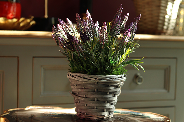 Koszyczek Wrzośców, dekoracja ze sztucznych roślin, wys.30cm